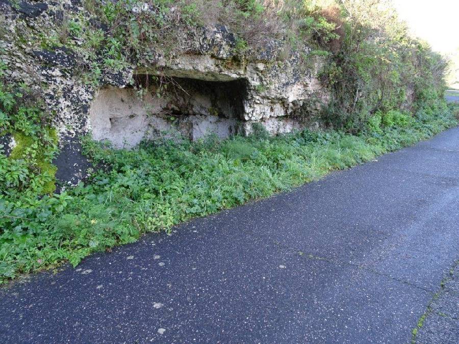 Abitazione rupestre sezionata in zona Necropoli nord-ovest Abitazione rupestre sezionata in zona Necropoli nord-ovest